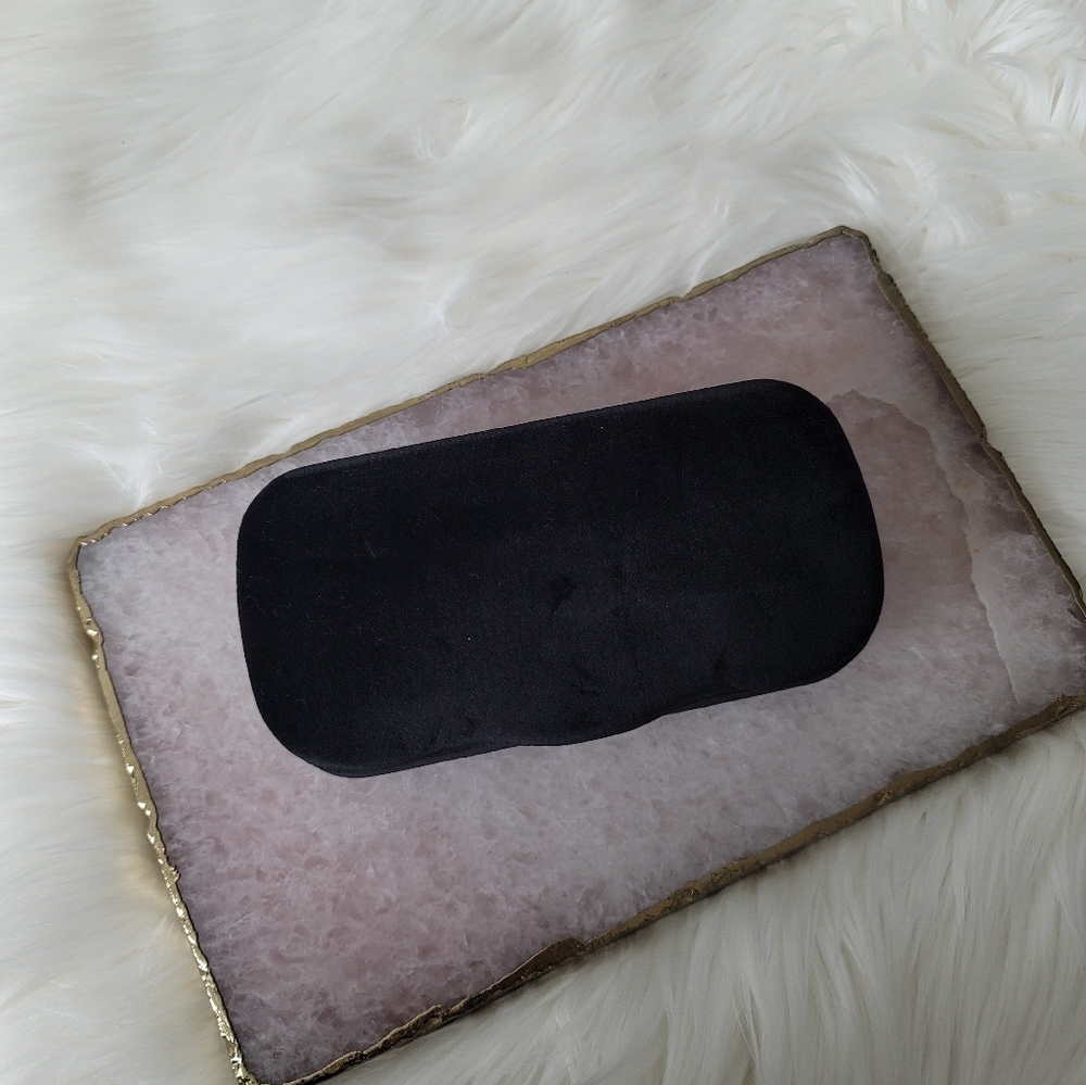 NEW Large Gucci Sunglasses with Gold Logo and Case - Picture 11 of 14